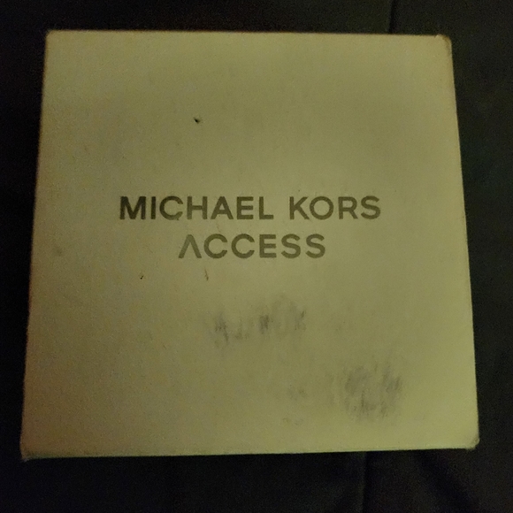 New Michael kors 5th gen 5E MKGO - Picture 8 of 14